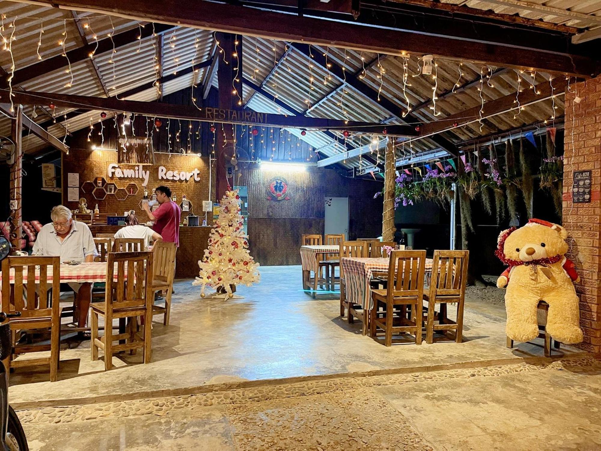 Family Resort Koh Phayam Exterior photo